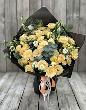 Букет цветов из:  Розы и Лизиантусы в Кемь