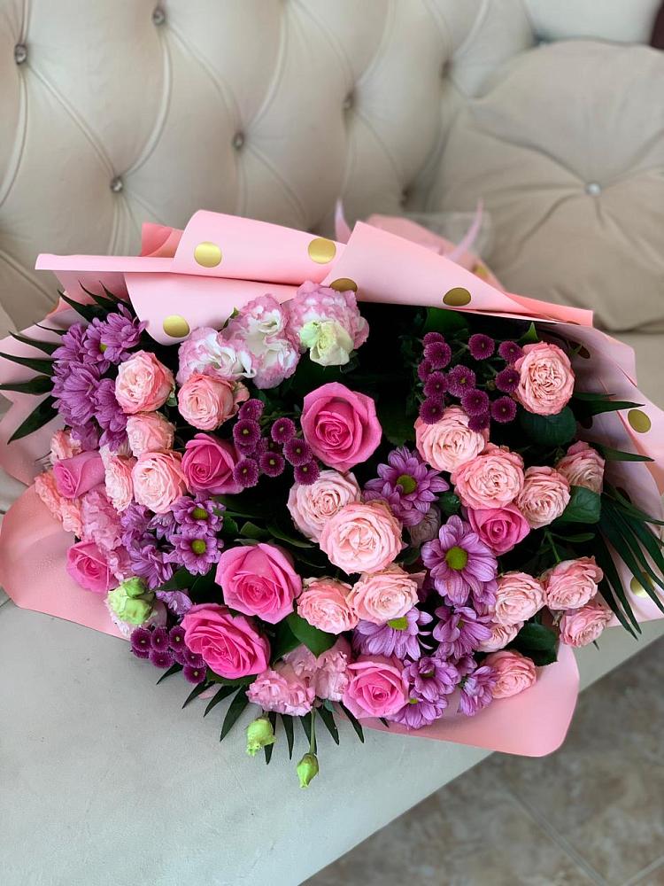 Букет цветов из: Хризантемы, Розы и Лизиантусы в Кемь