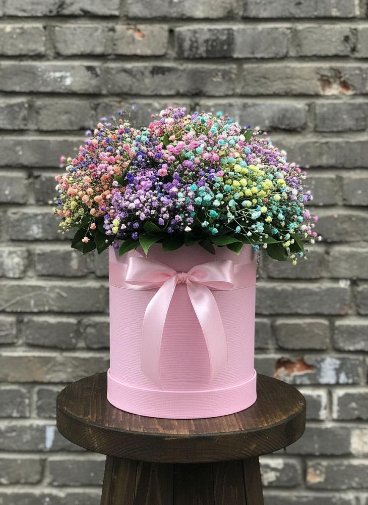 Цветочная композиция из Гипсофила и Розы в шляпной коробке в Кемь