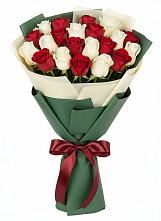 Букет Микс из красных и белых роз в Кемь