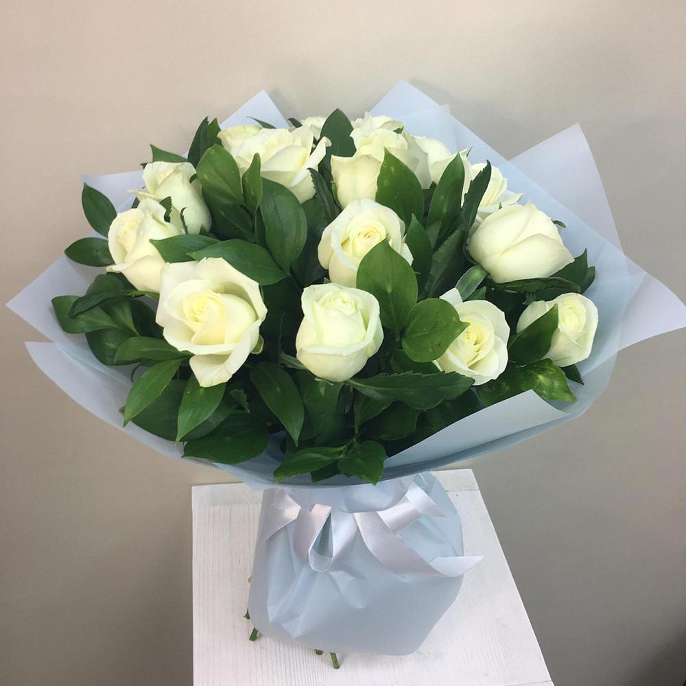 Букет 15 Белых роз Проуд в Кемь