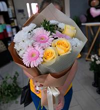 Букет цветов из:  Герберы, Розы и Хризантемы в Кемь