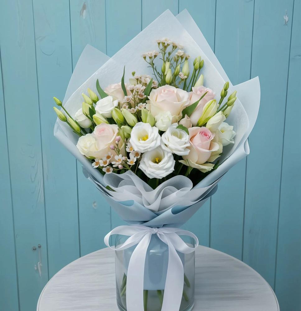 Букет цветов из: Розы и Лизиантусы в Кемь