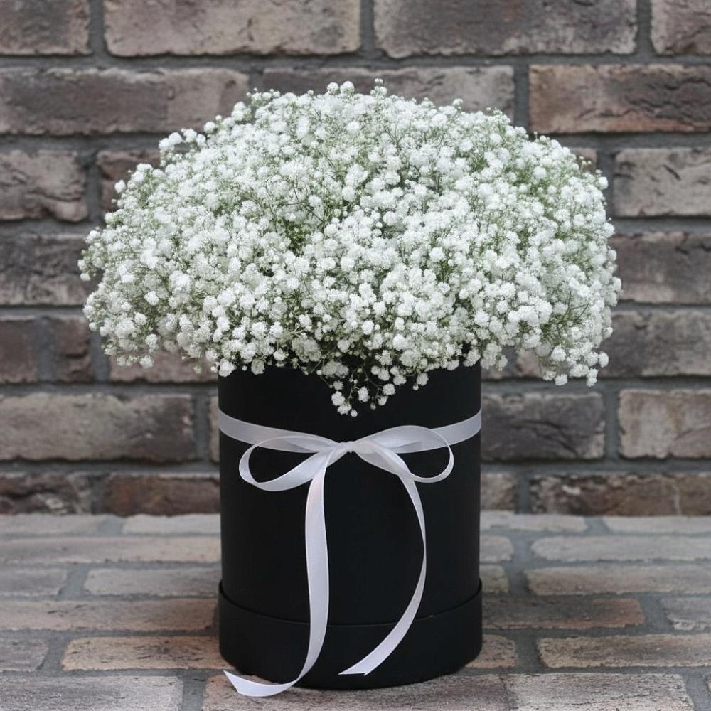 Цветочная композиция из Гипсофила в шляпной коробке в Кемь