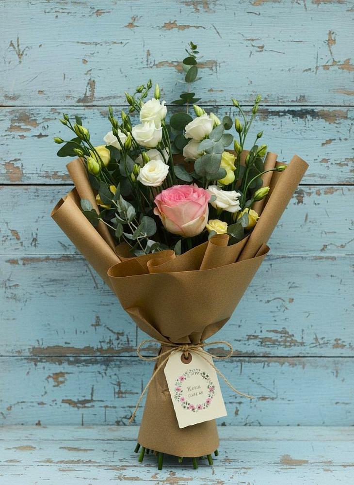 Букет цветов из: Розы и Лизиантусы в Кемь