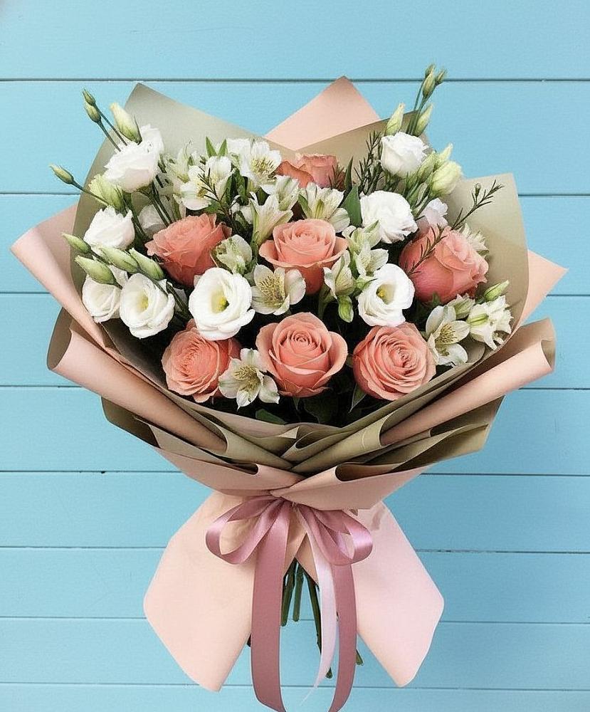 Букет цветов из: Розы, Альстромерии и Лизиантусы в Кемь