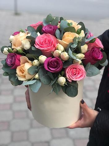 Цветочная композиция из Розы в шляпной коробке в Кемь