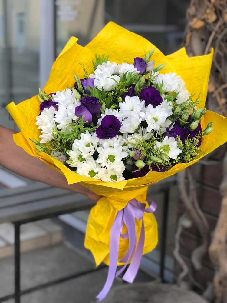 Букет цветов из: Ирисы, Хризантемы и Ромашки в Кемь