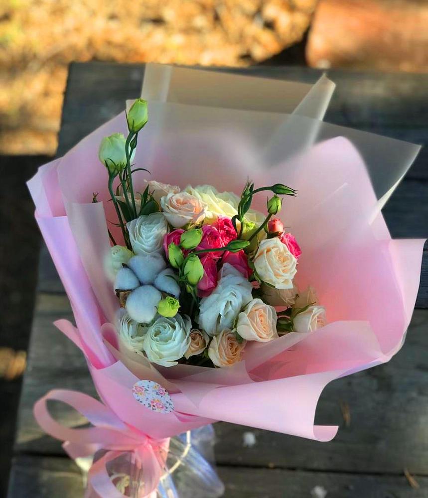 Букет цветов из: Розы и Лизиантусы в Кемь