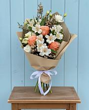 Букет цветов из:  Альстромерии, Лизиантусы, Розы и Хризантемы в Кемь