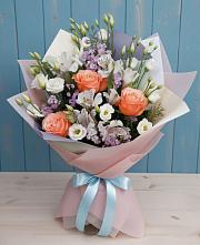 Букет цветов из:  Лизиантусы, Розы, Альстромерии и Гипсофила в Кемь