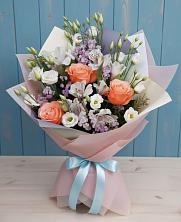 Букет цветов из:  Лизиантусы, Розы, Альстромерии и Гипсофила в Кемь