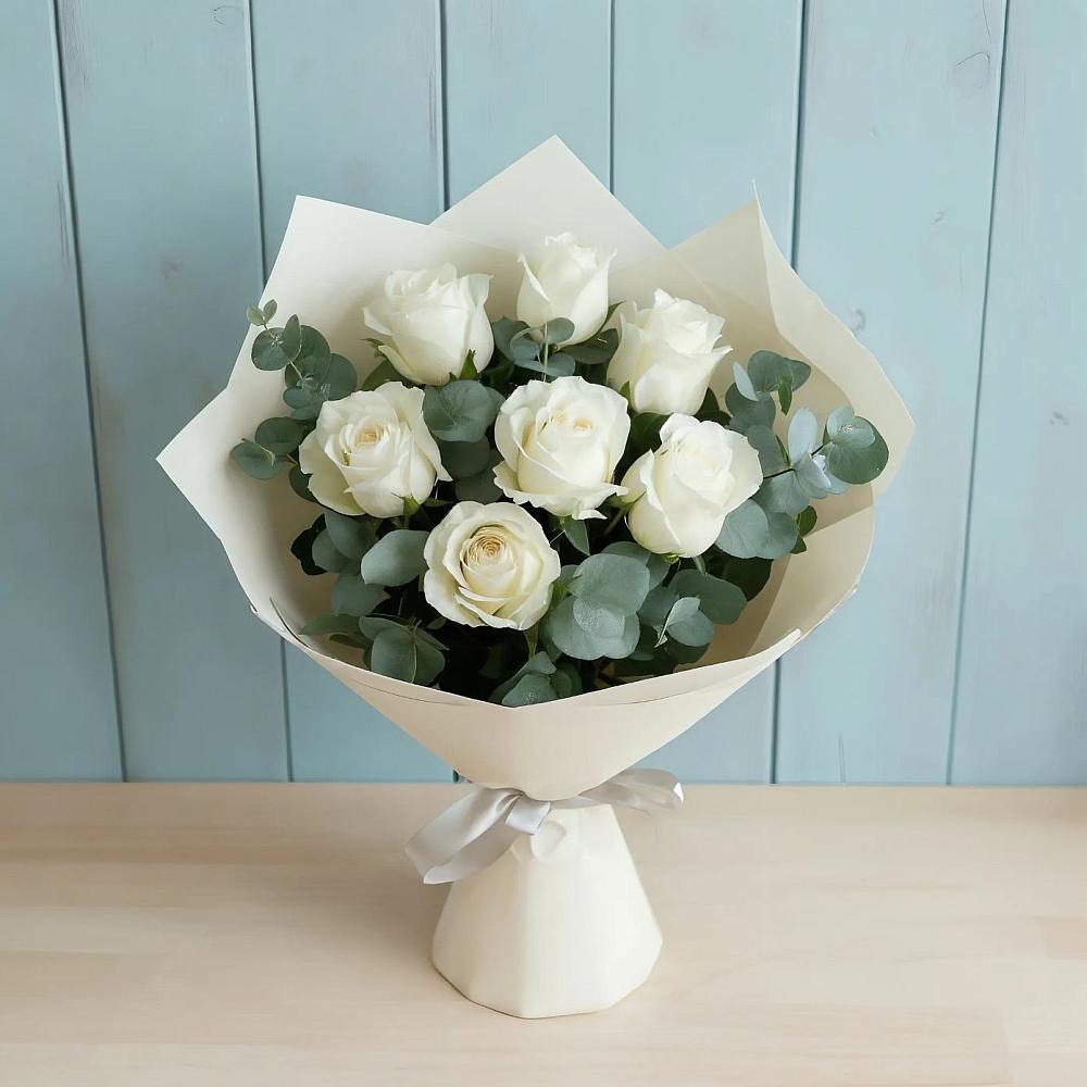 Букет Белые розы в Эвкалипте в Кемь