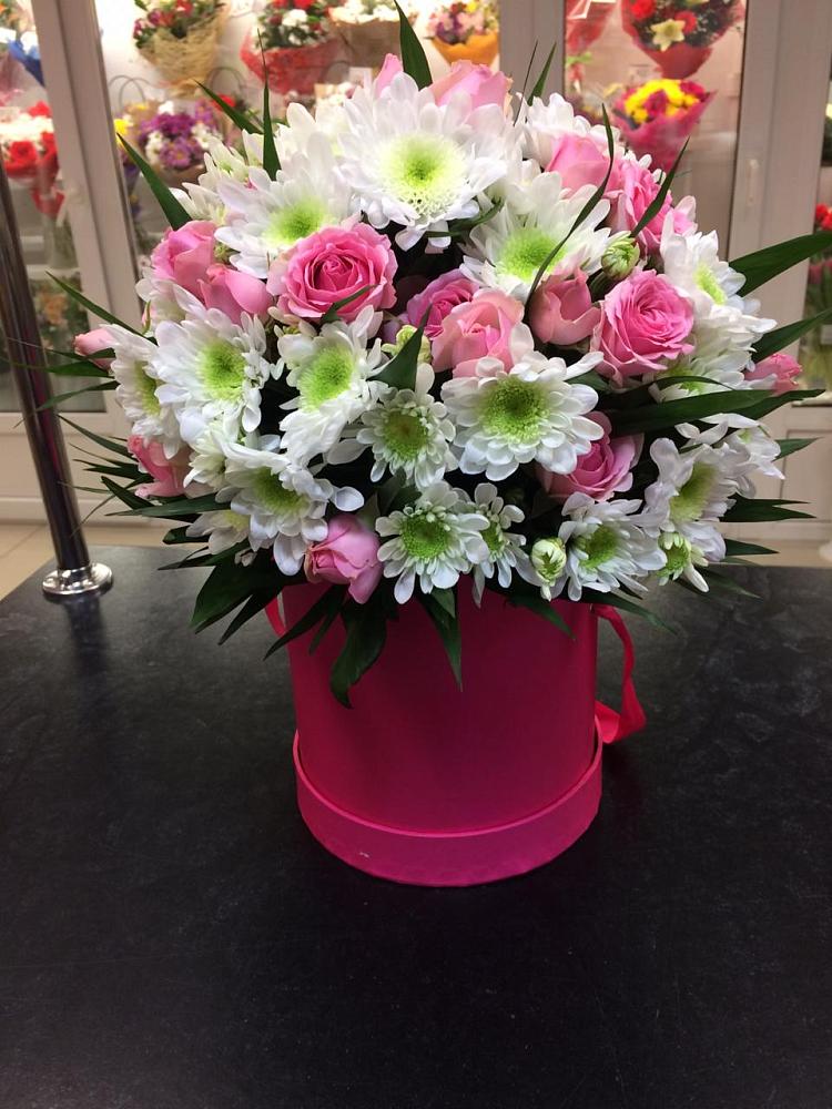 Цветочная композиция из Розы и Хризантемы в шляпной коробке в Кемь