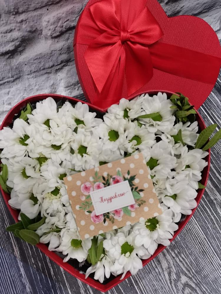 Цветочная композиция из Хризантемы в виде сердца в Кемь