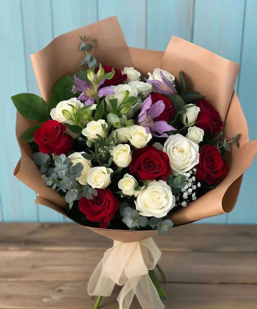 Букет цветов из: Розы и Альстромерии в Кемь
