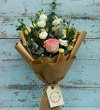 Букет цветов из:  Розы и Лизиантусы в Кемь