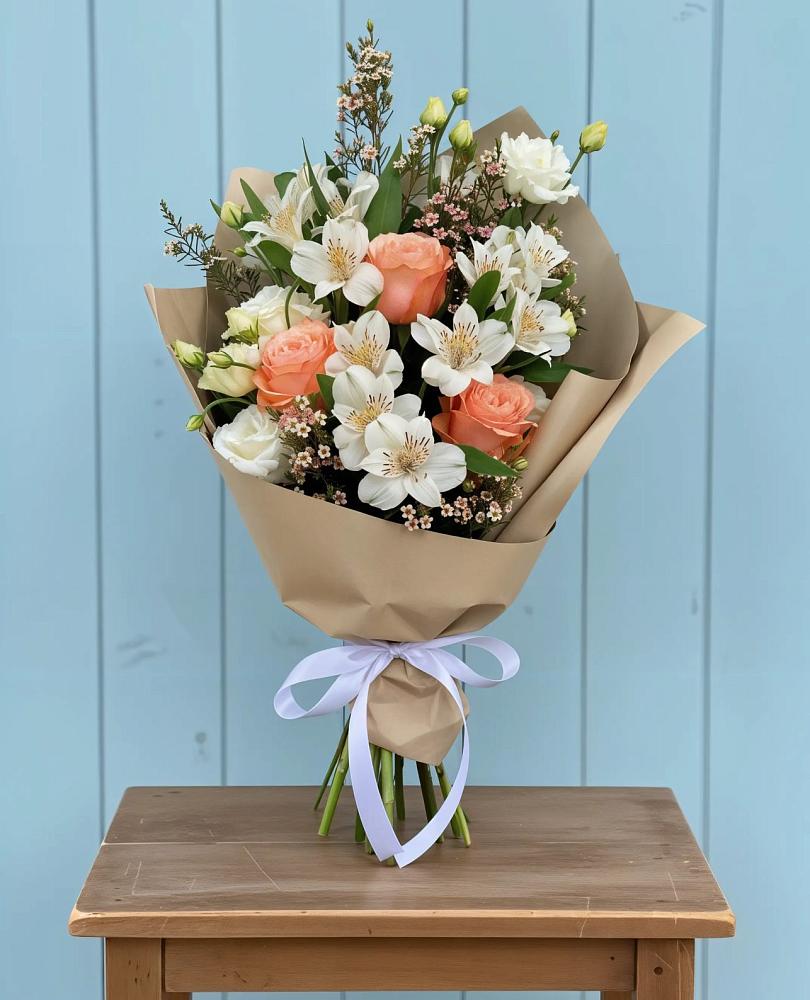 Букет цветов из: Альстромерии, Лизиантусы, Розы и Хризантемы в Кемь