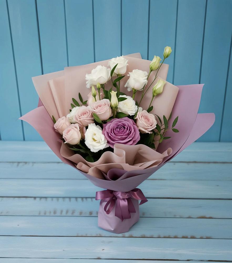 Букет цветов из: Розы и Лизиантусы в Кемь